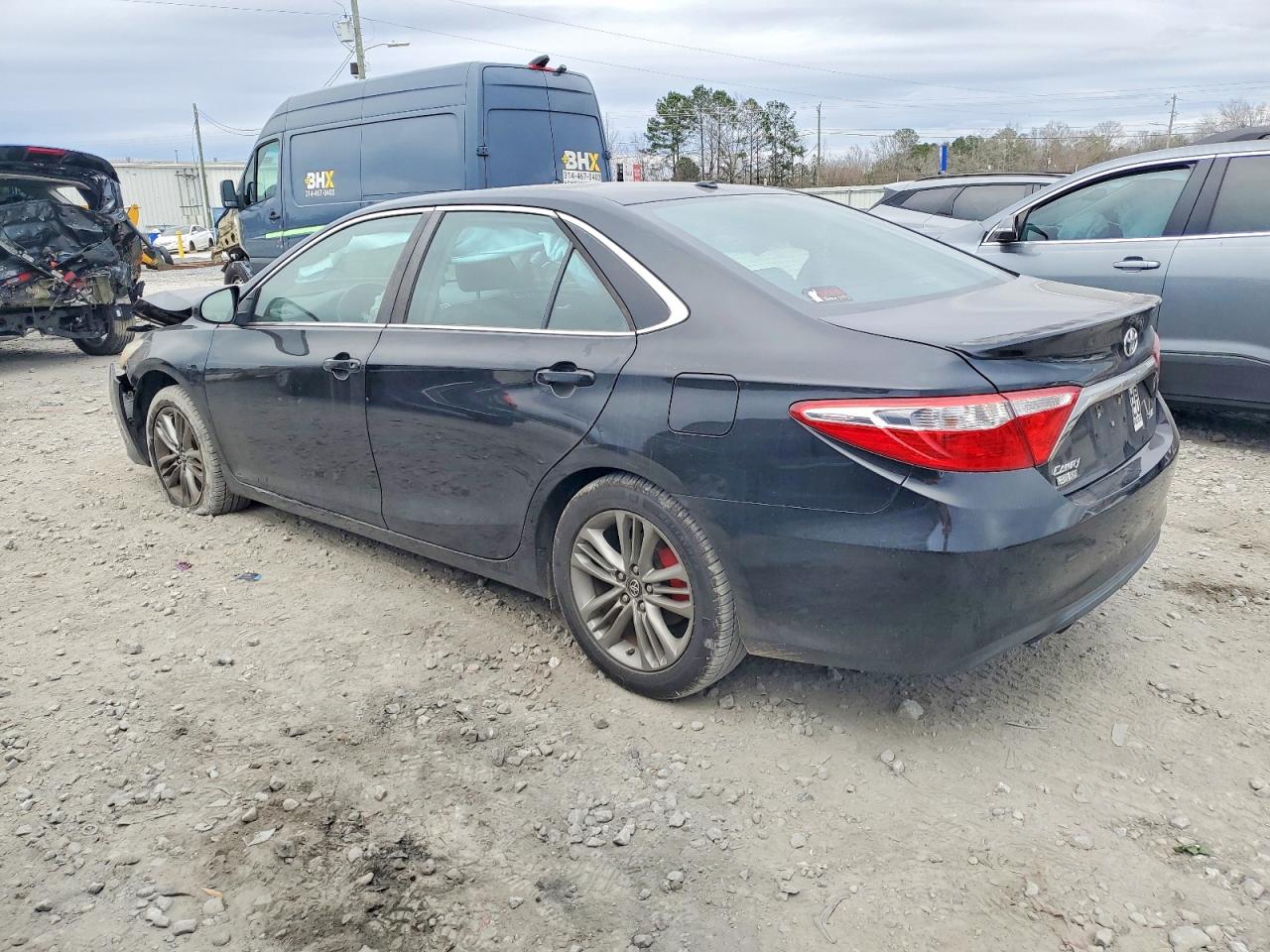 2017 TOYOTA CAMRY LE photo 2