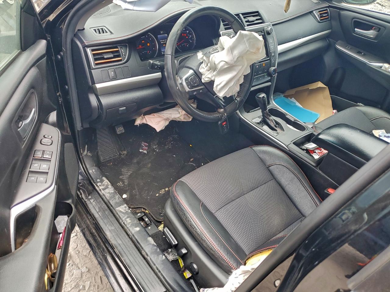 2017 TOYOTA CAMRY LE photo 8