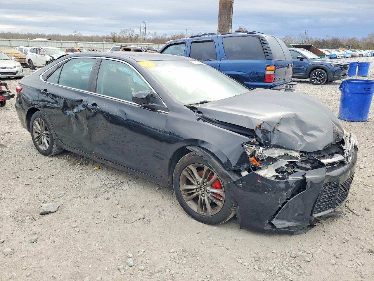 2017 TOYOTA CAMRY LE photo 4