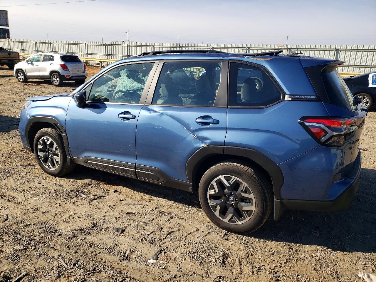 2025 SUBARU FORESTER photo 3