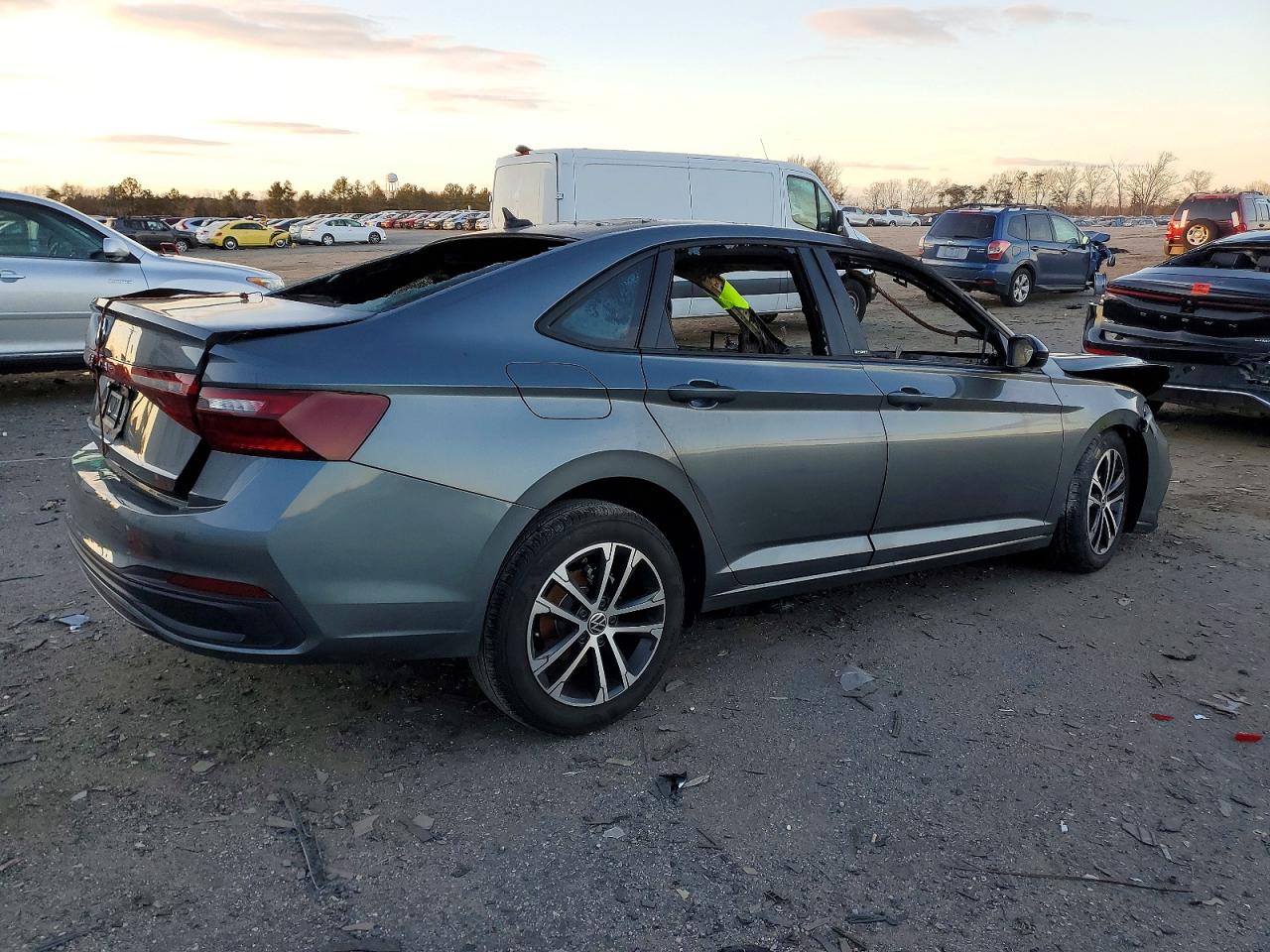 2025 VOLKSWAGEN JETTA SPORT photo 3