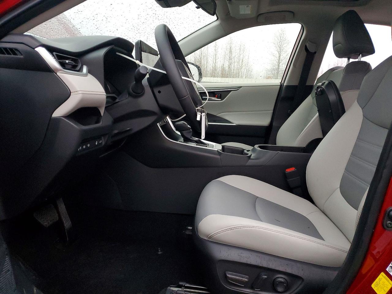 2025 TOYOTA RAV4 XLE PREMIUM photo 7