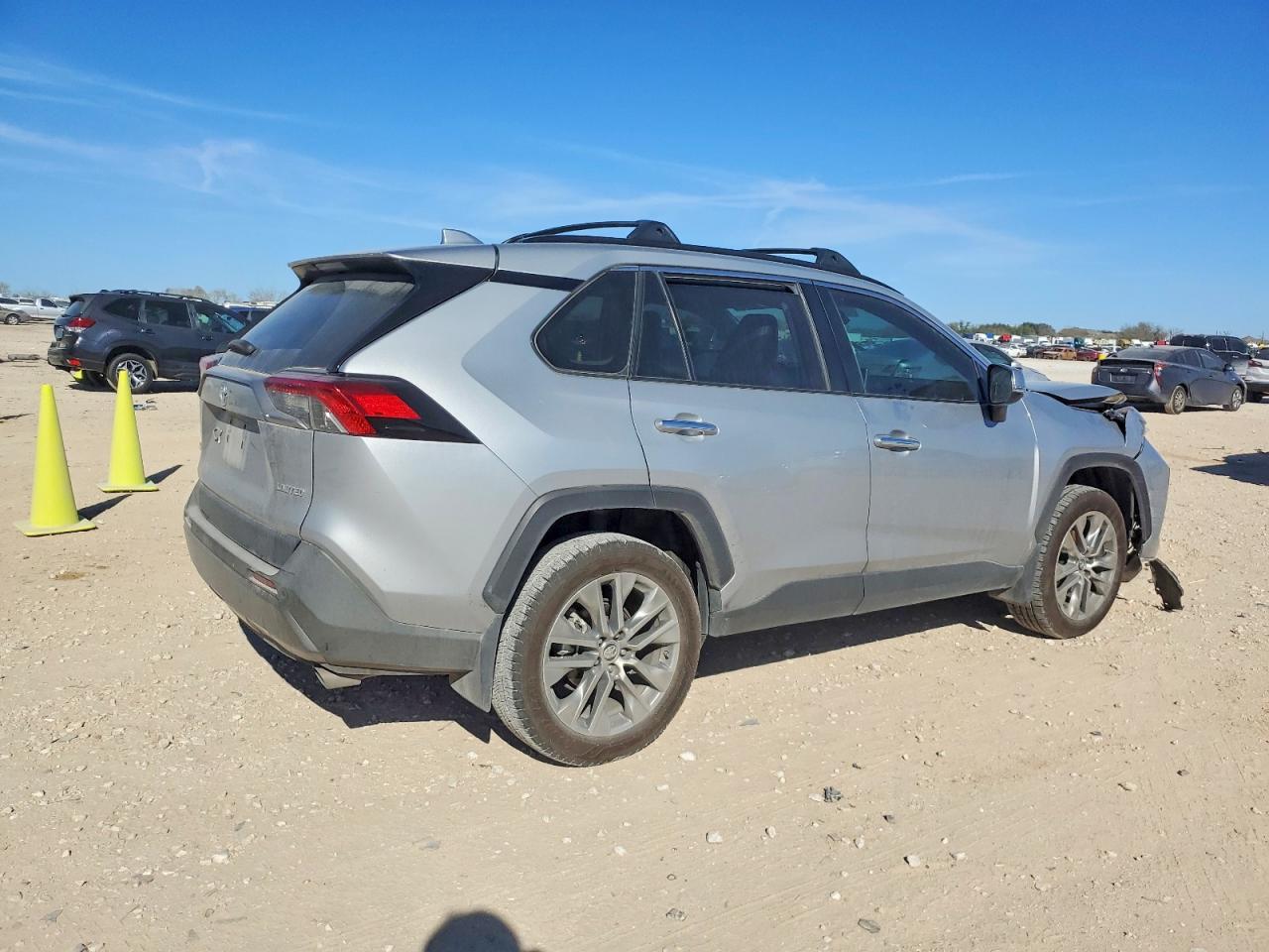 2019 TOYOTA RAV4 LIMITED photo 3