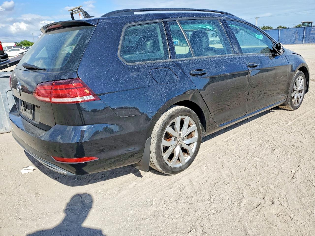 2019 VOLKSWAGEN GOLF SPORTWAGEN S photo 3