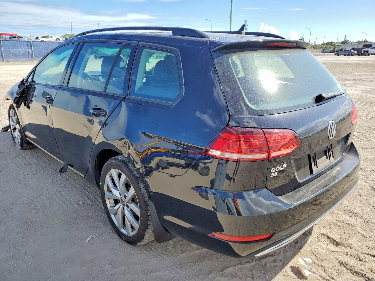 2019 VOLKSWAGEN GOLF SPORTWAGEN S photo 2
