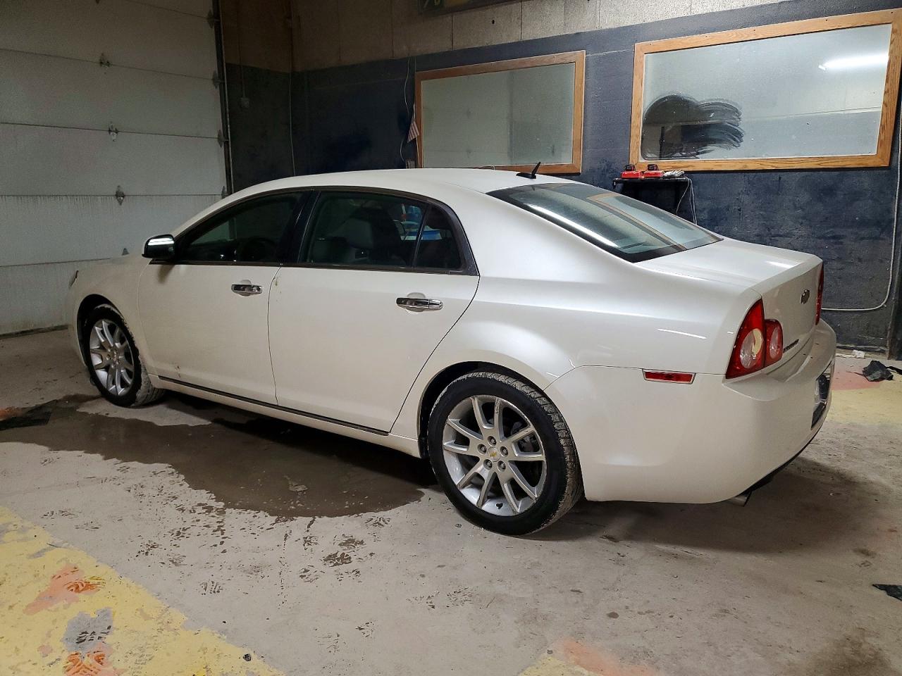 2011 CHEVROLET MALIBU LTZ photo 2