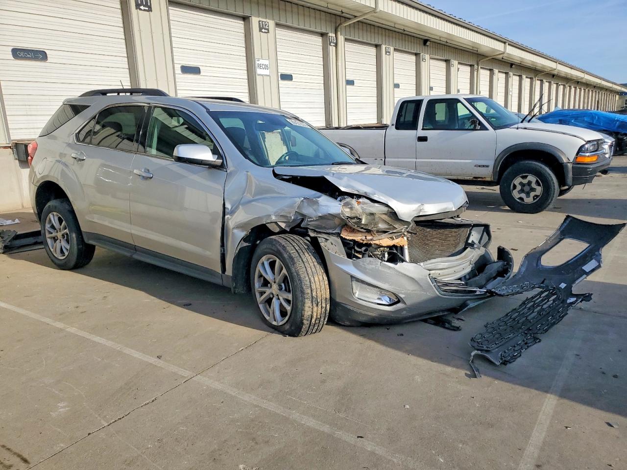 2016 CHEVROLET EQUINOX LT photo 4