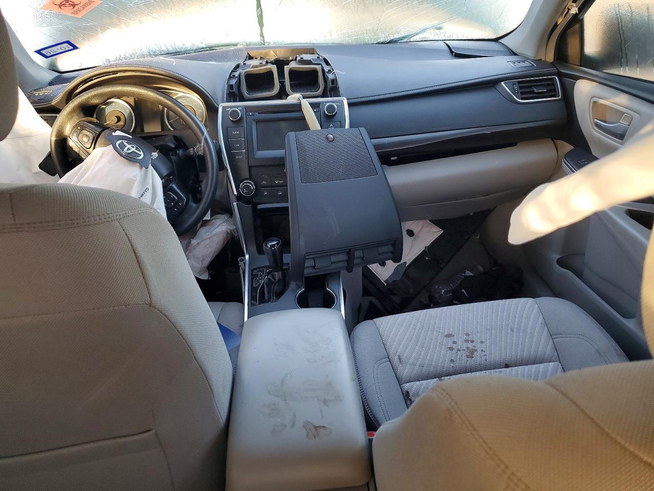 2016 TOYOTA CAMRY LE photo 15