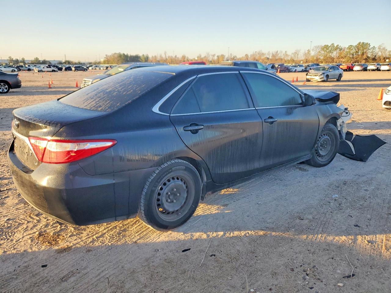 2016 TOYOTA CAMRY LE photo 5