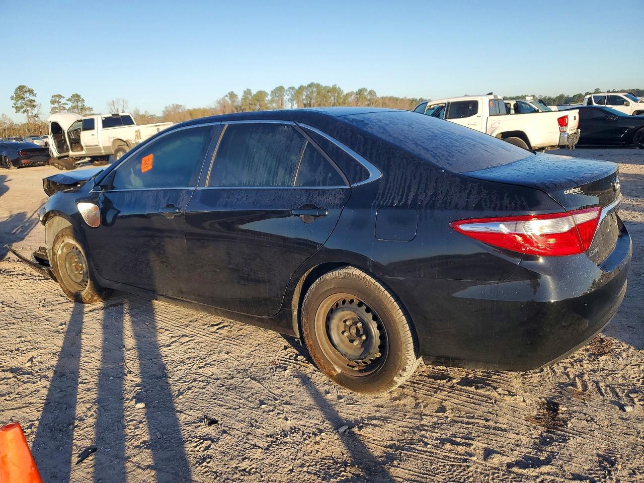 2016 TOYOTA CAMRY LE photo 3