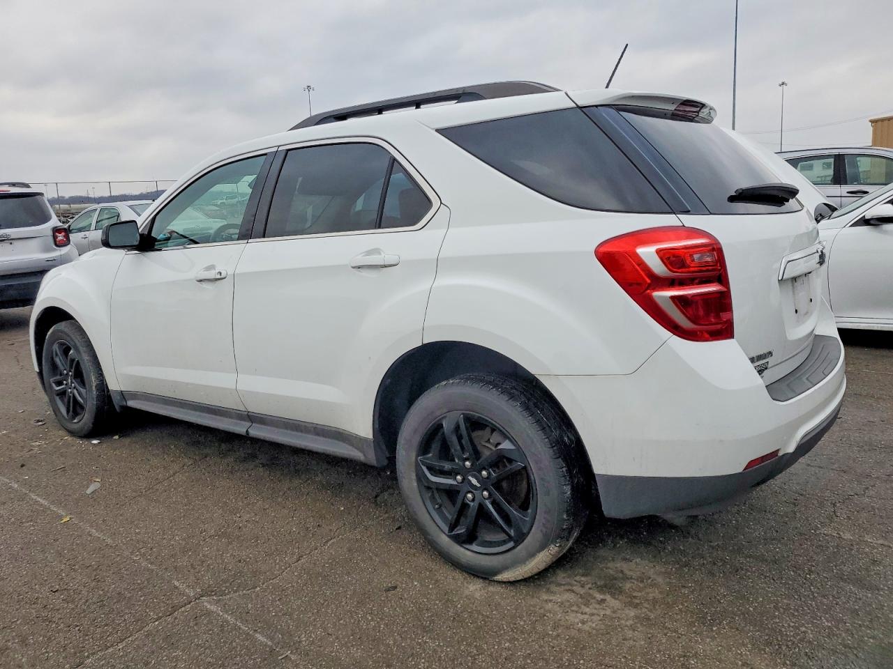 2017 CHEVROLET EQUINOX LT photo 2