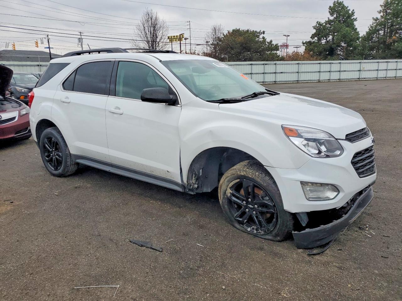 2017 CHEVROLET EQUINOX LT photo 4