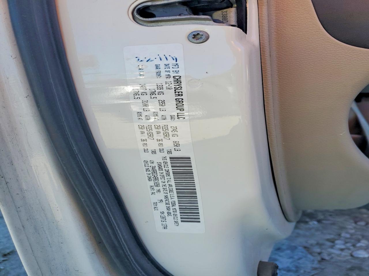 2011 CHRYSLER TOWN & COUNTRY TOURING L photo 13