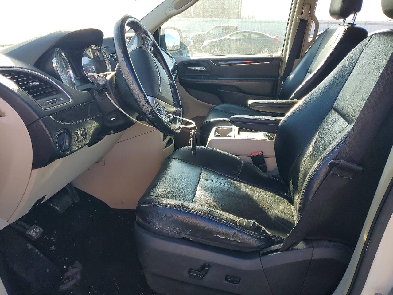 2011 CHRYSLER TOWN & COUNTRY TOURING L photo 7