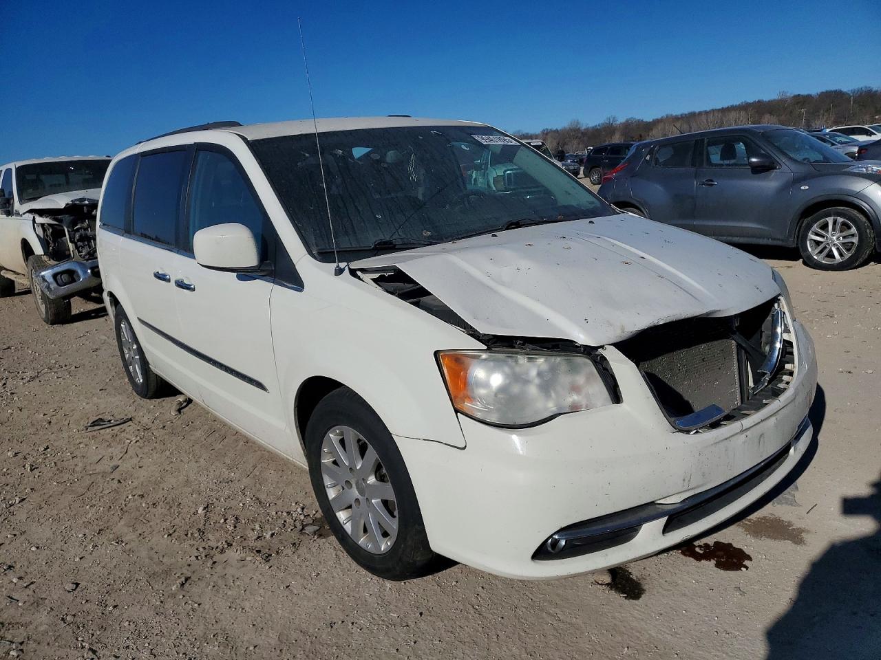 2011 CHRYSLER TOWN & COUNTRY TOURING L photo 4