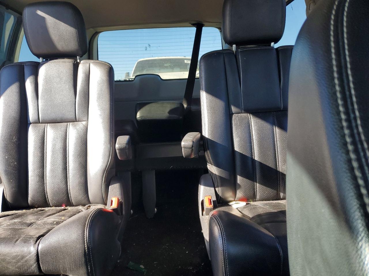 2011 CHRYSLER TOWN & COUNTRY TOURING L photo 10