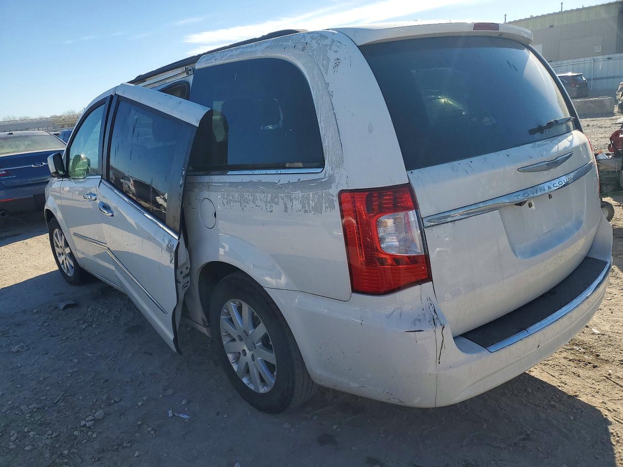 2011 CHRYSLER TOWN & COUNTRY TOURING L photo 2
