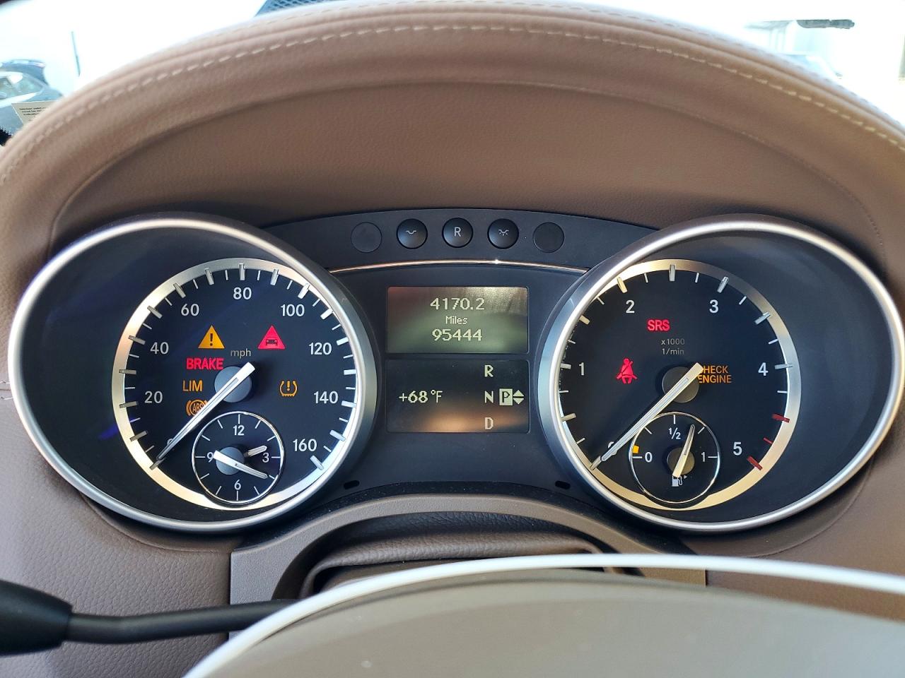 2011 MERCEDES-BENZ GL 350 BLUETEC photo 25