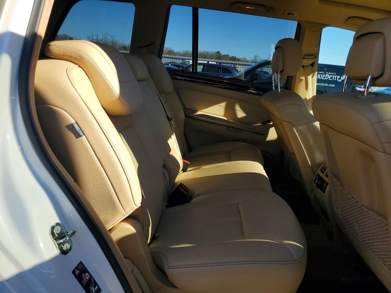 2011 MERCEDES-BENZ GL 350 BLUETEC photo 31