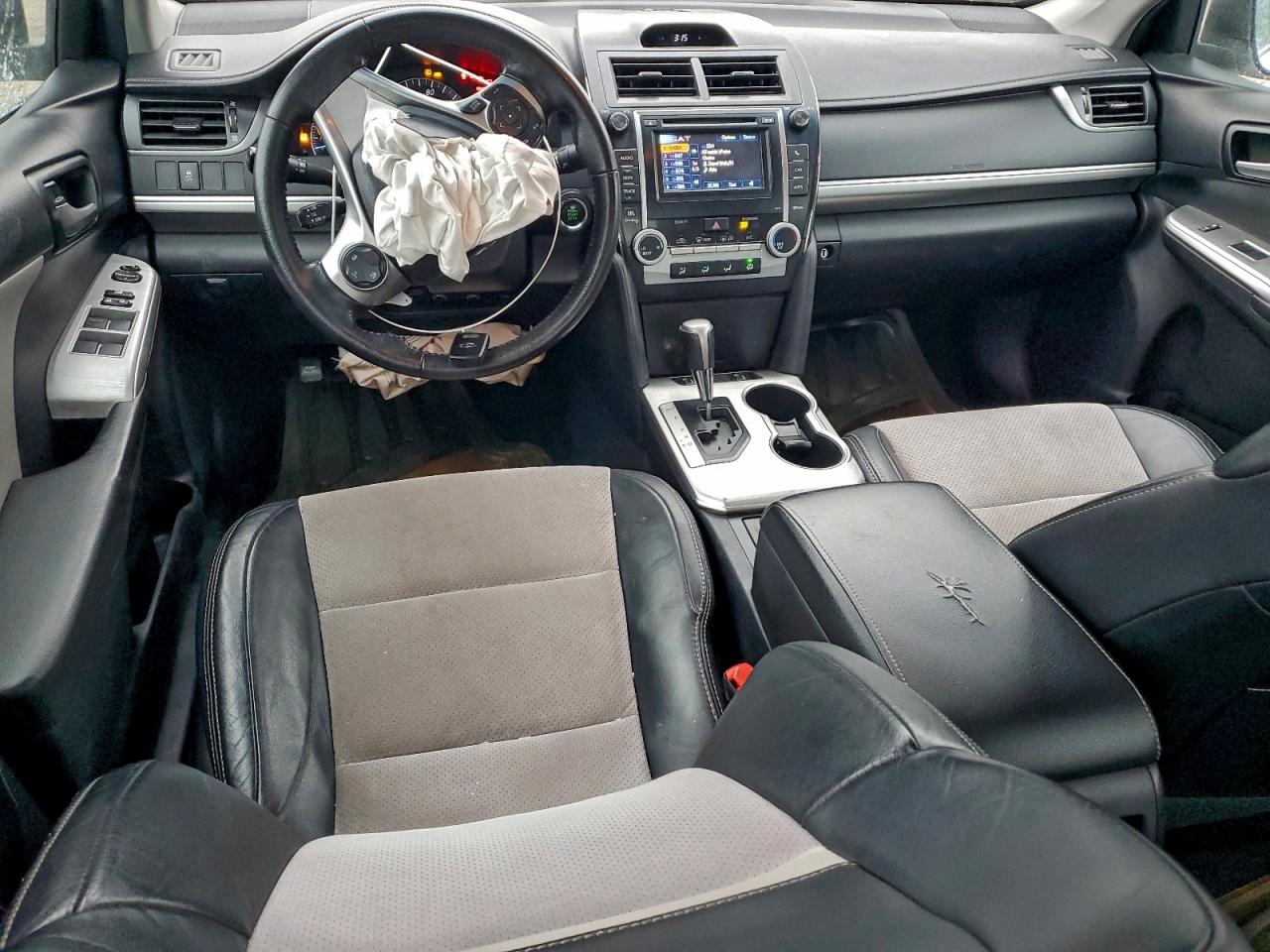 2012 TOYOTA CAMRY SE photo 8