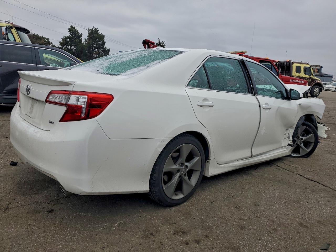2012 TOYOTA CAMRY SE photo 3