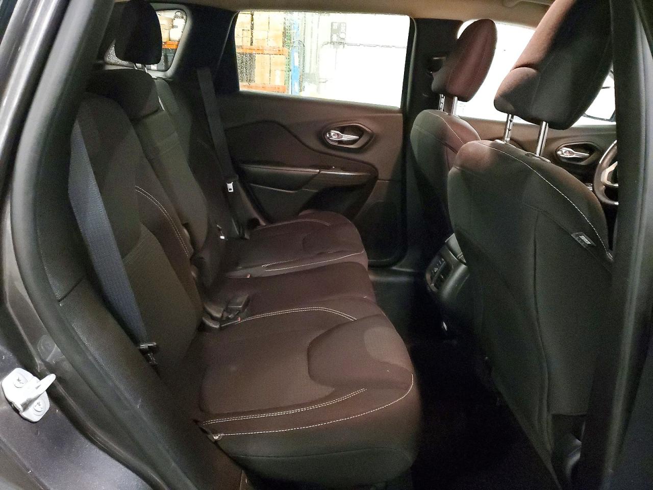 2015 JEEP CHEROKEE LATITUDE photo 11