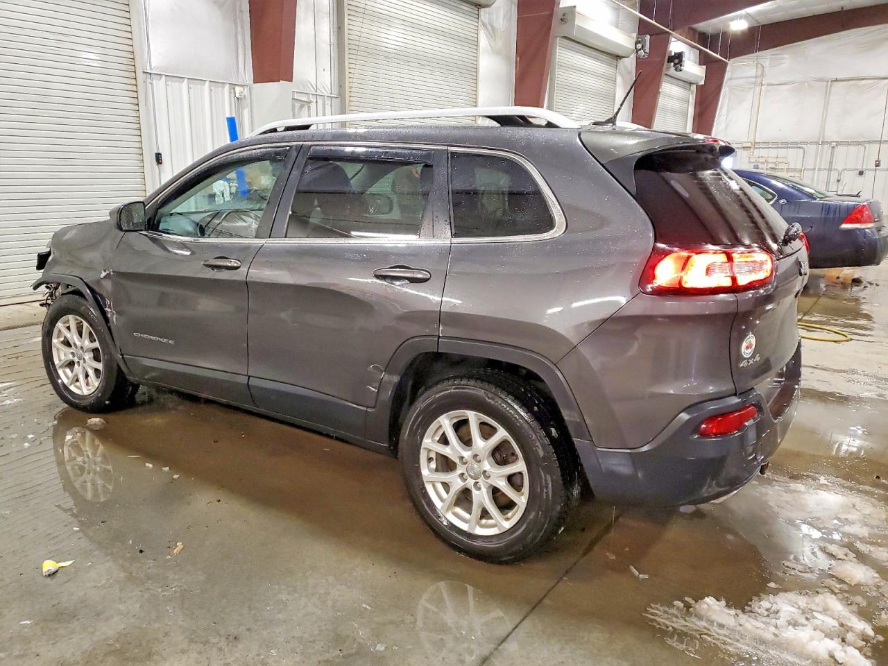 2015 JEEP CHEROKEE LATITUDE photo 2
