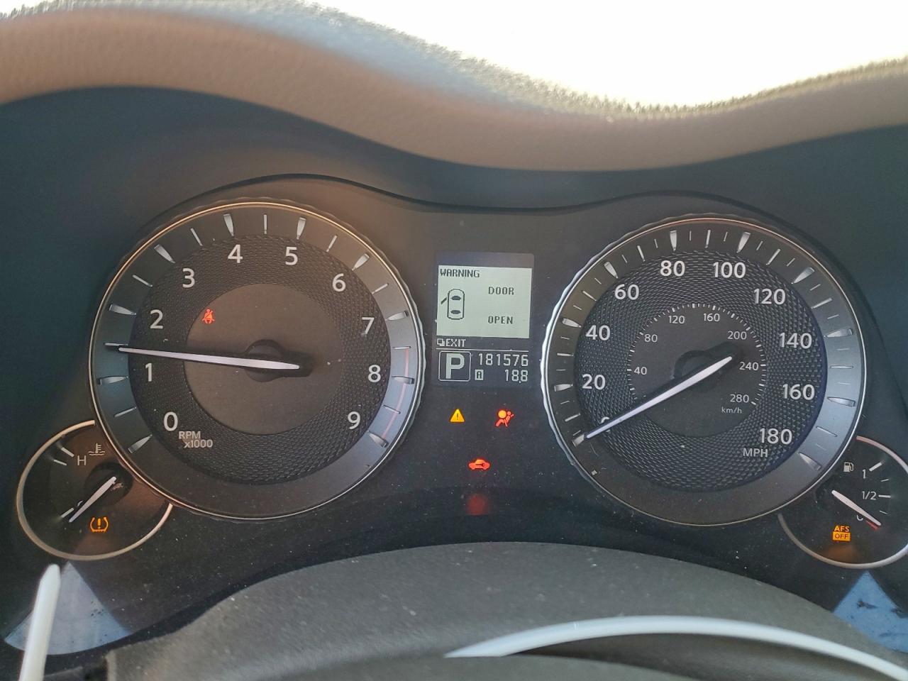 2011 INFINITI M37 X photo 9