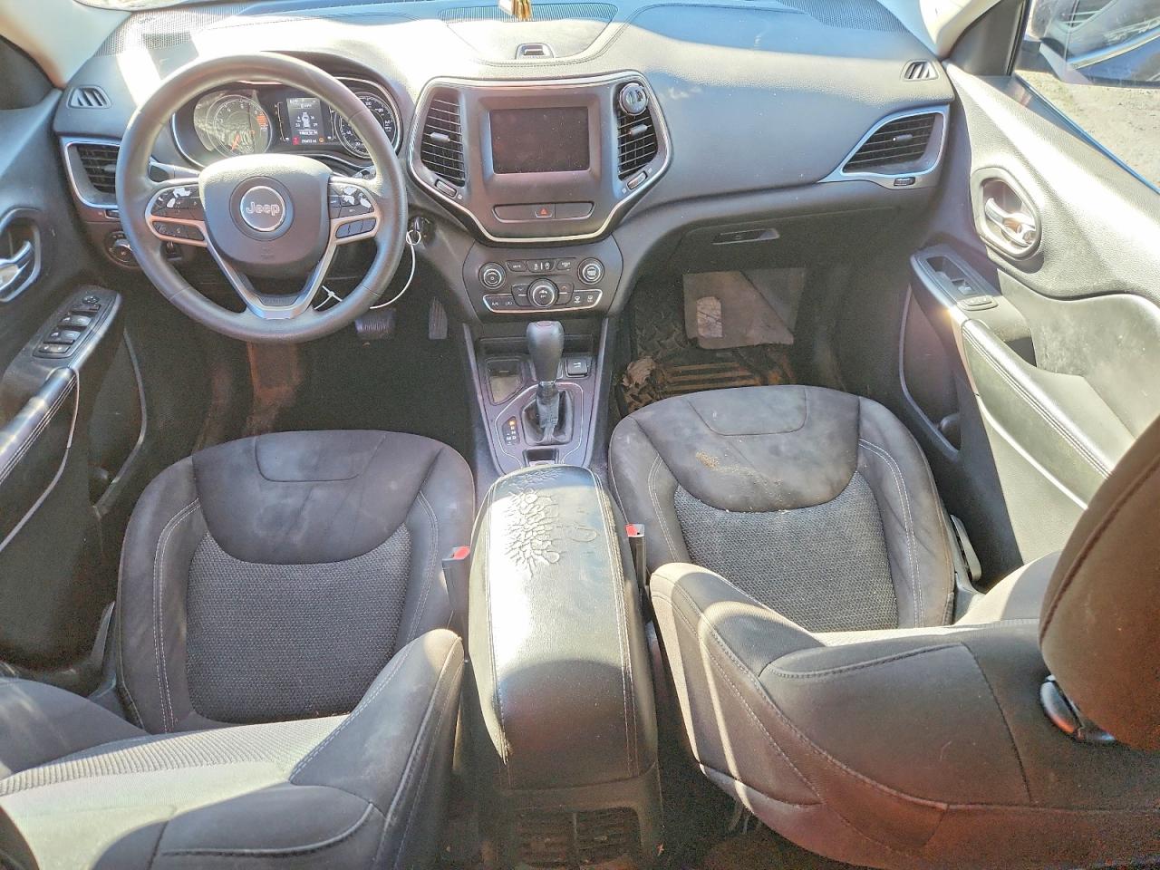 2019 JEEP CHEROKEE LATITUDE photo 8