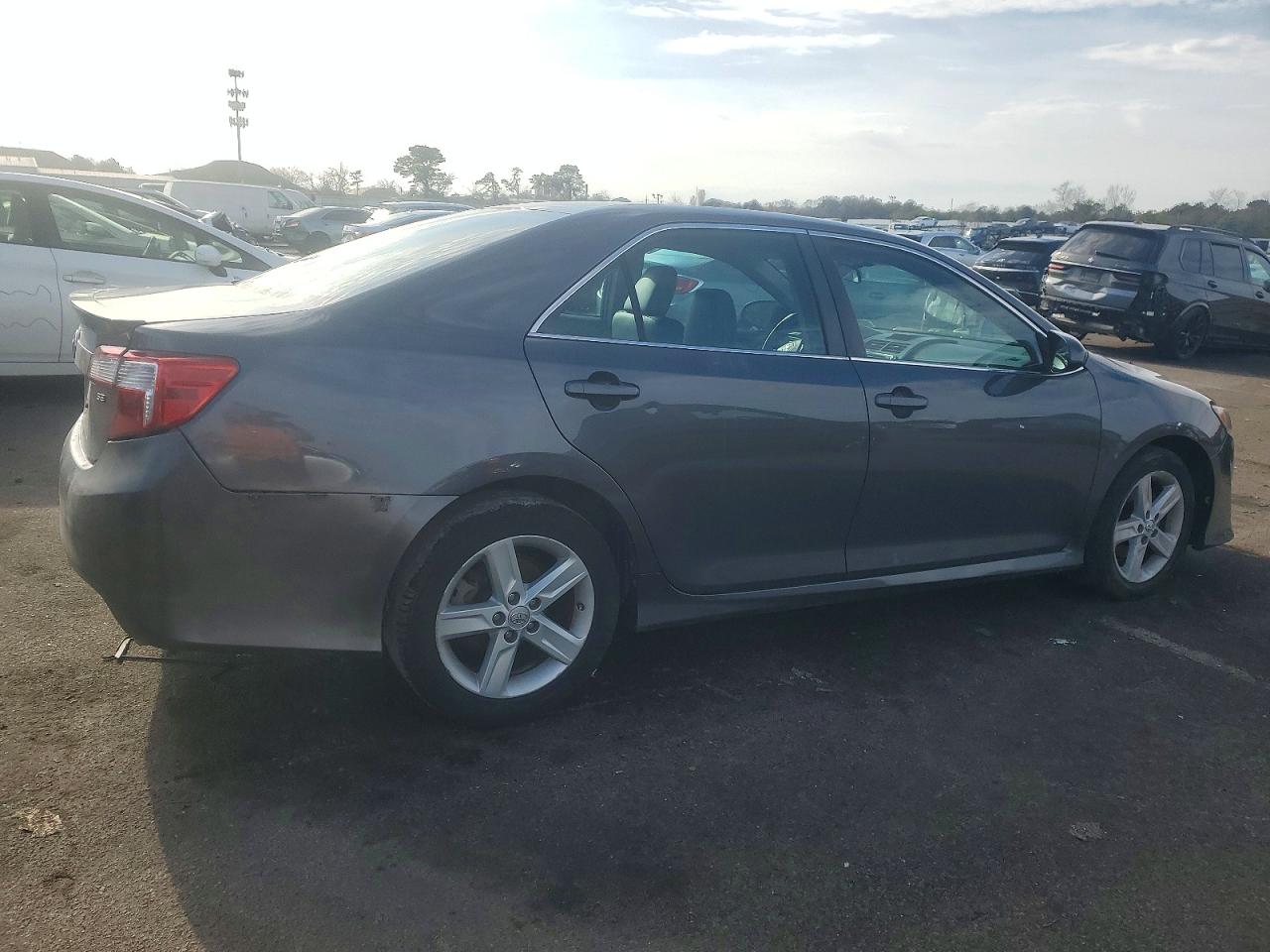 2013 TOYOTA CAMRY L photo 3