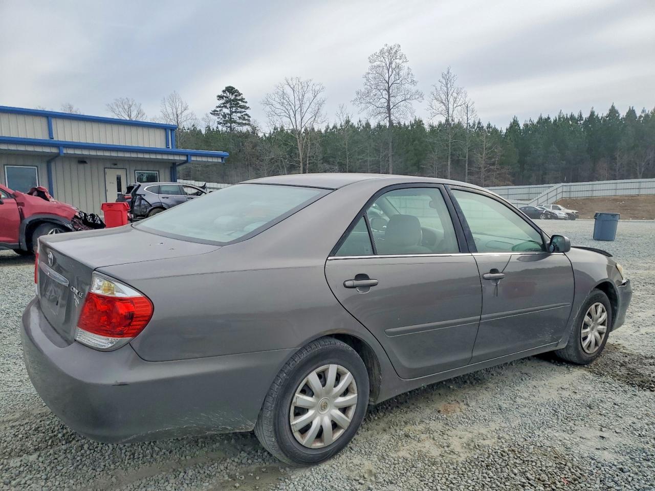 2005 TOYOTA CAMRY LE photo 3