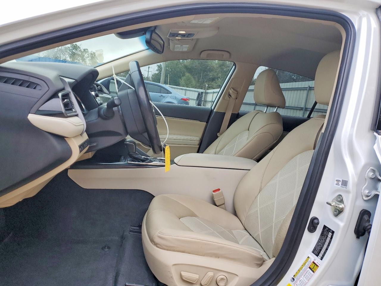 2019 TOYOTA CAMRY HYBRID photo 13