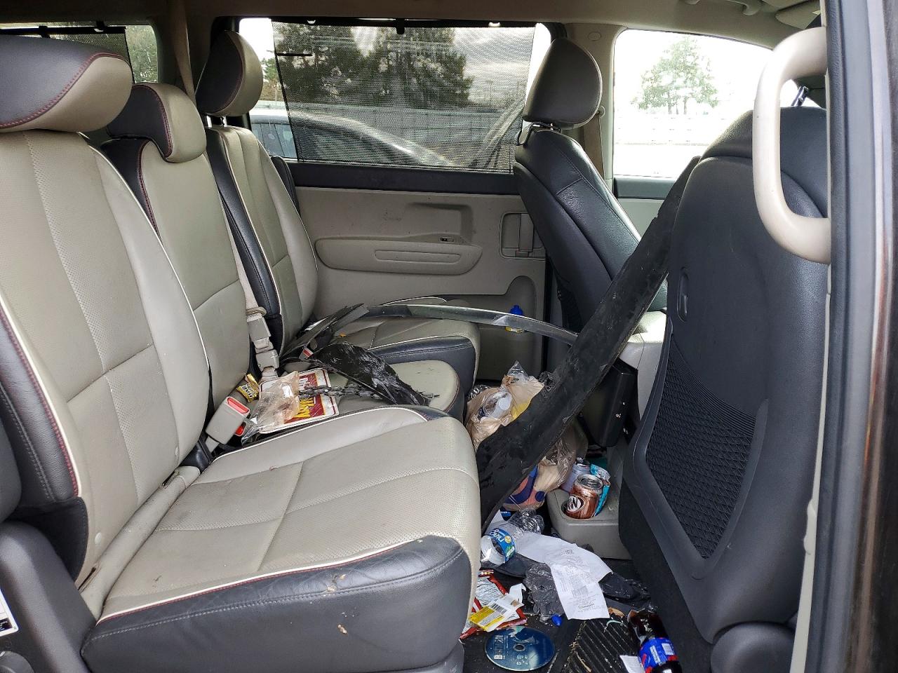 2017 KIA SEDONA LX photo 11