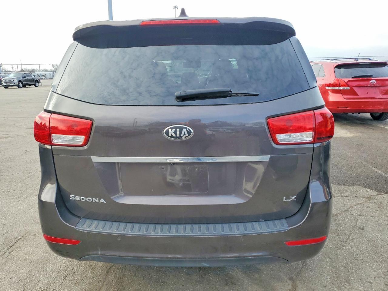 2017 KIA SEDONA LX photo 6