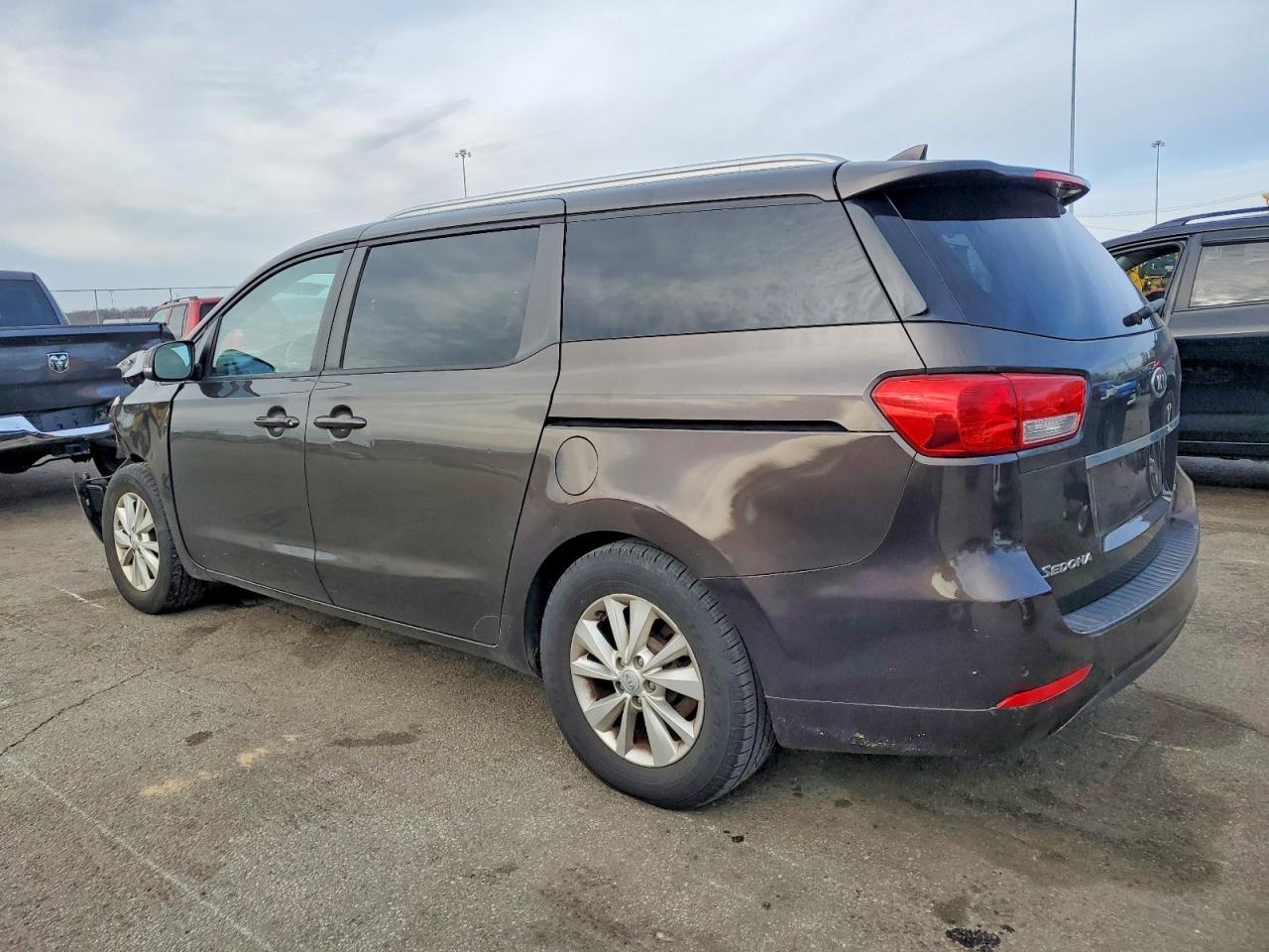 2017 KIA SEDONA LX photo 2