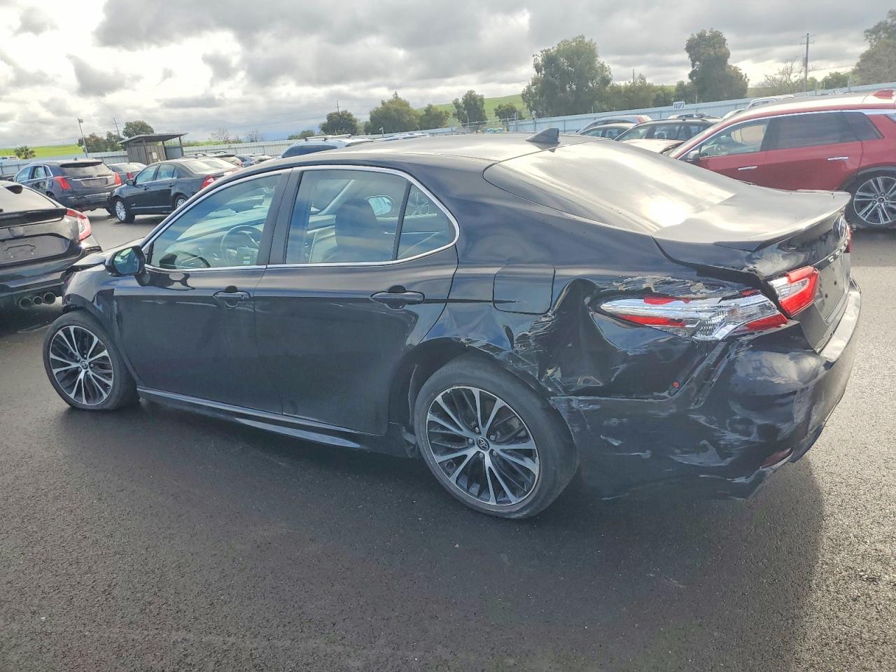 2020 TOYOTA CAMRY SE photo 3