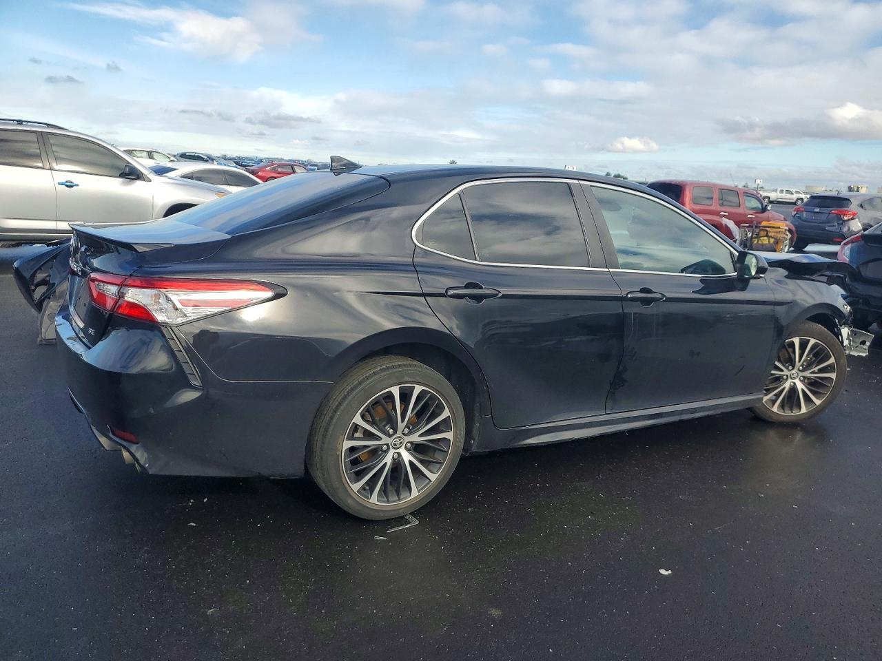 2020 TOYOTA CAMRY SE photo 5