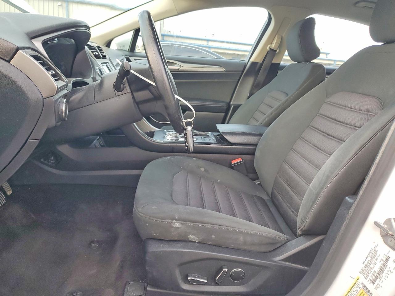 2017 FORD FUSION SE photo 13
