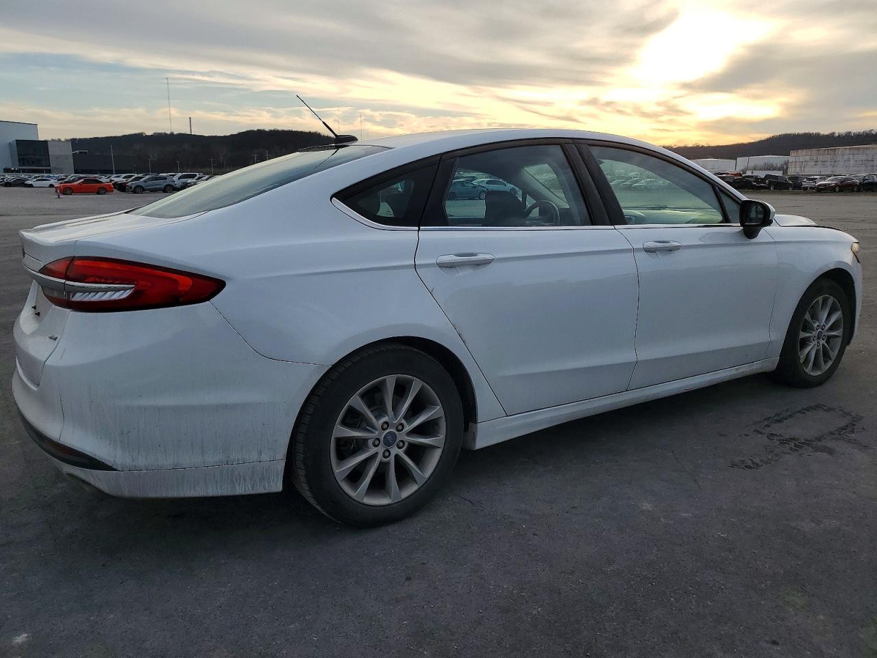2017 FORD FUSION SE photo 5