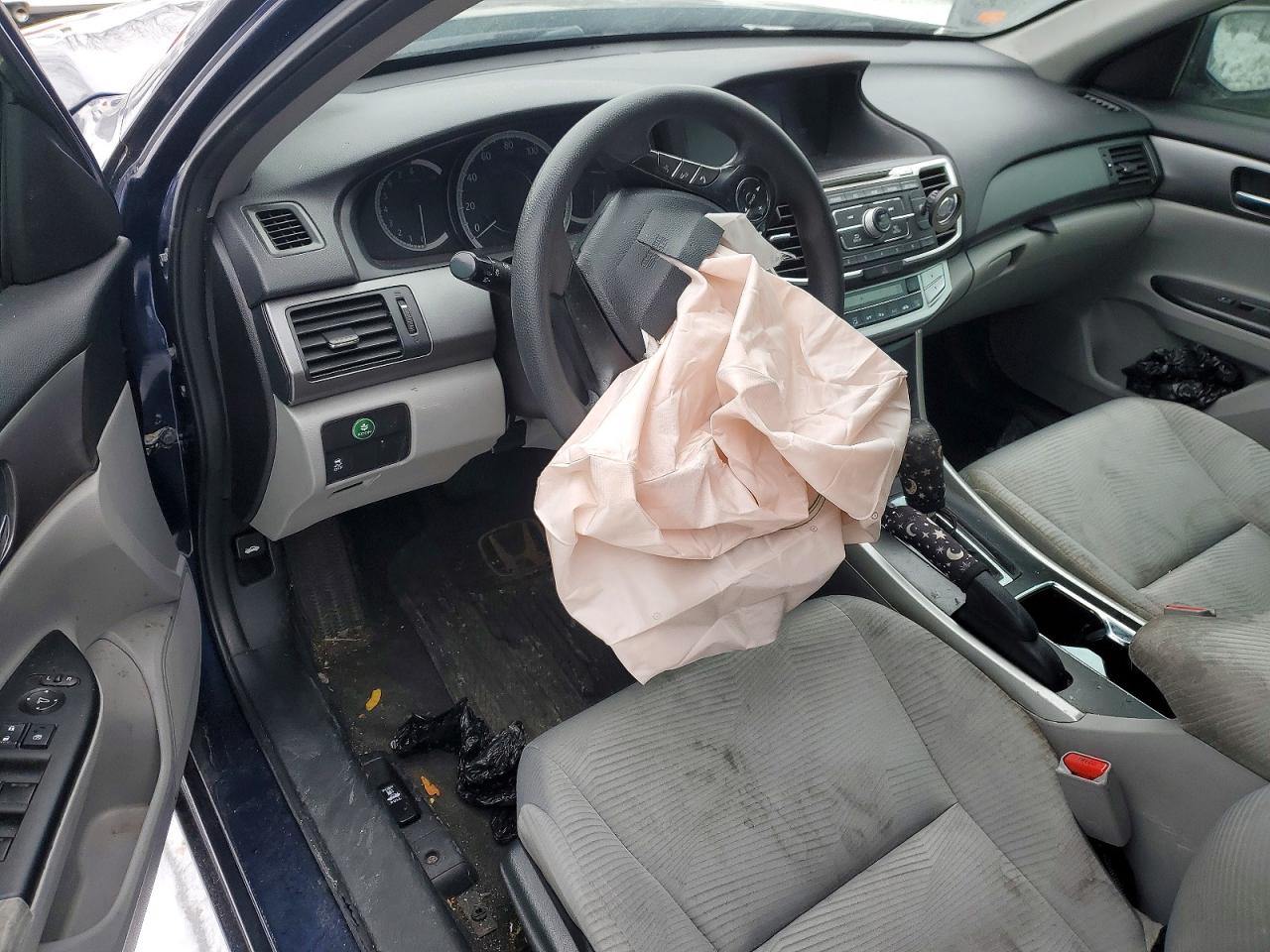 2015 HONDA ACCORD LX photo 8