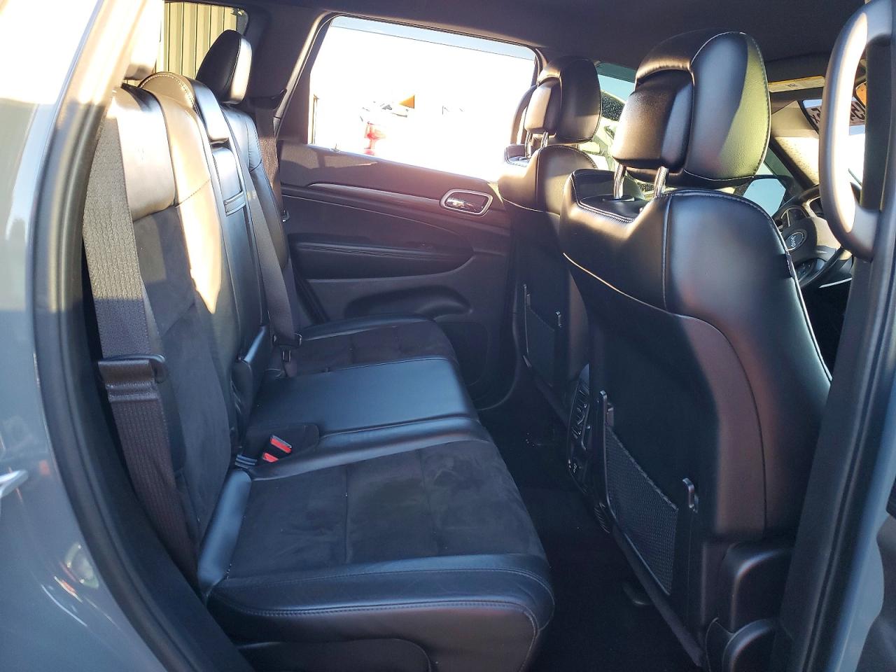 2020 JEEP GRAND CHEROKEE LAREDO photo 11