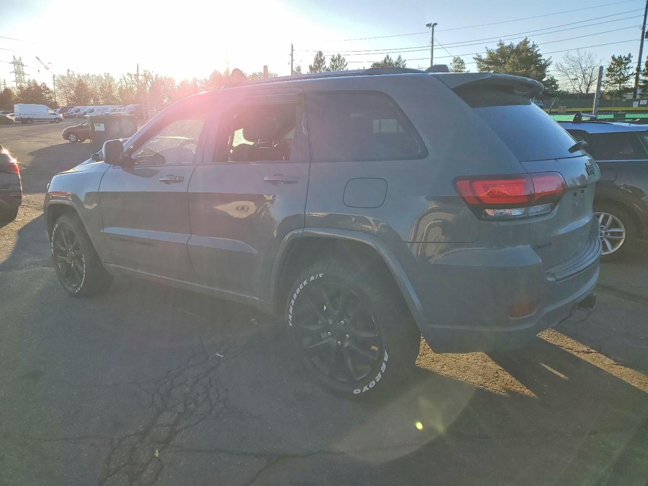 2020 JEEP GRAND CHEROKEE LAREDO photo 2