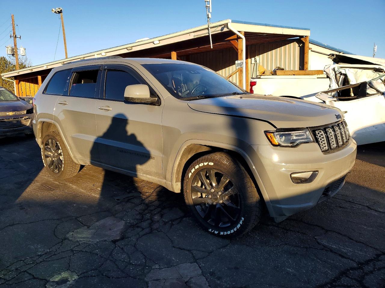 2020 JEEP GRAND CHEROKEE LAREDO photo 4