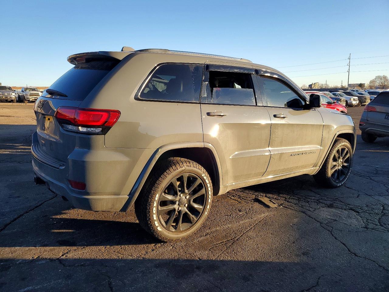2020 JEEP GRAND CHEROKEE LAREDO photo 3