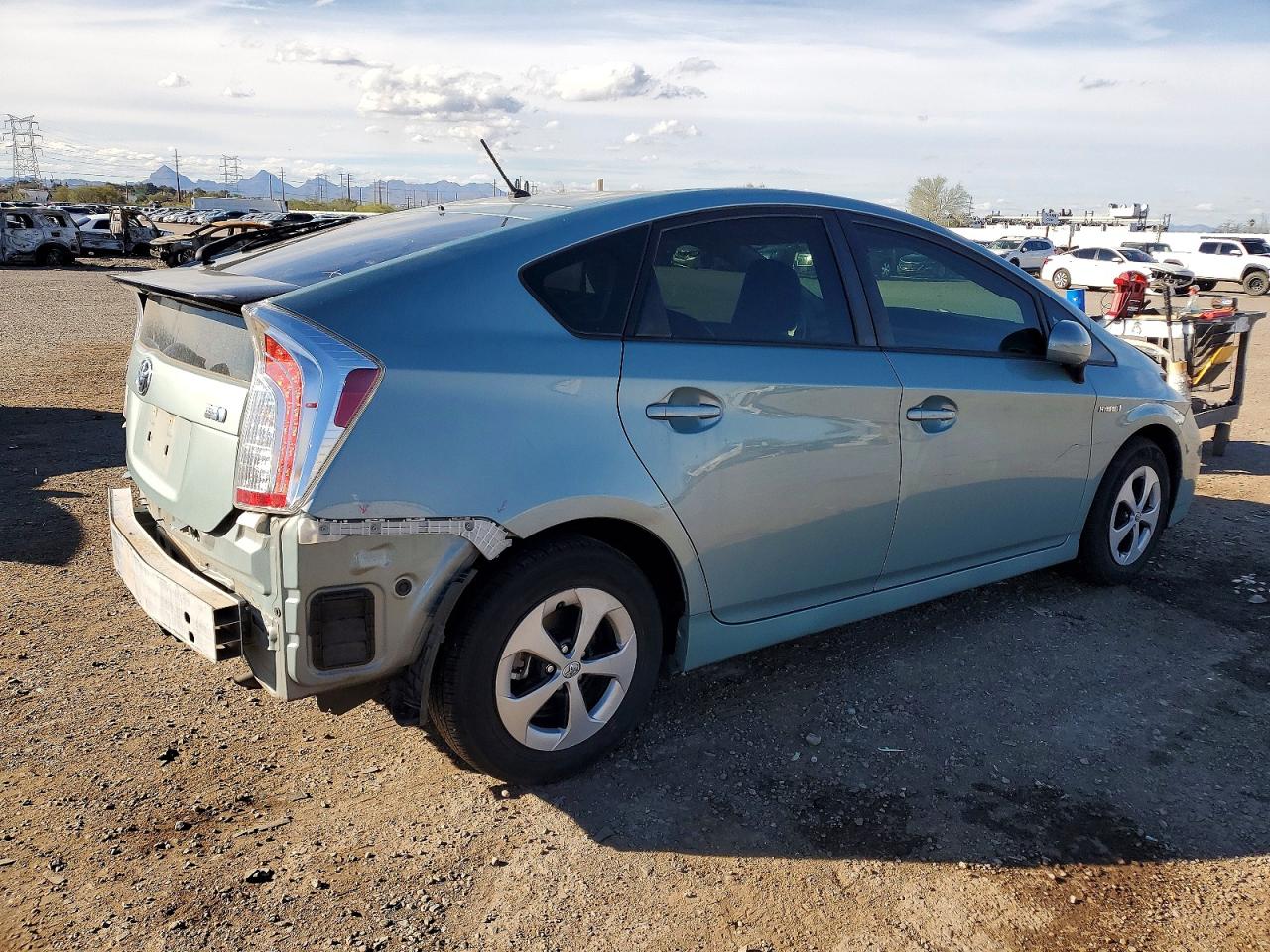 2015 TOYOTA PRIUS photo 3