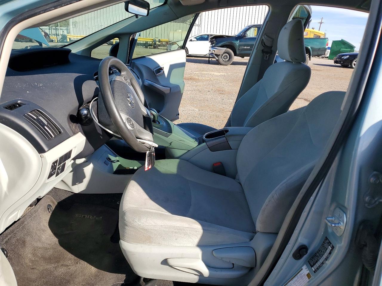 2015 TOYOTA PRIUS photo 7