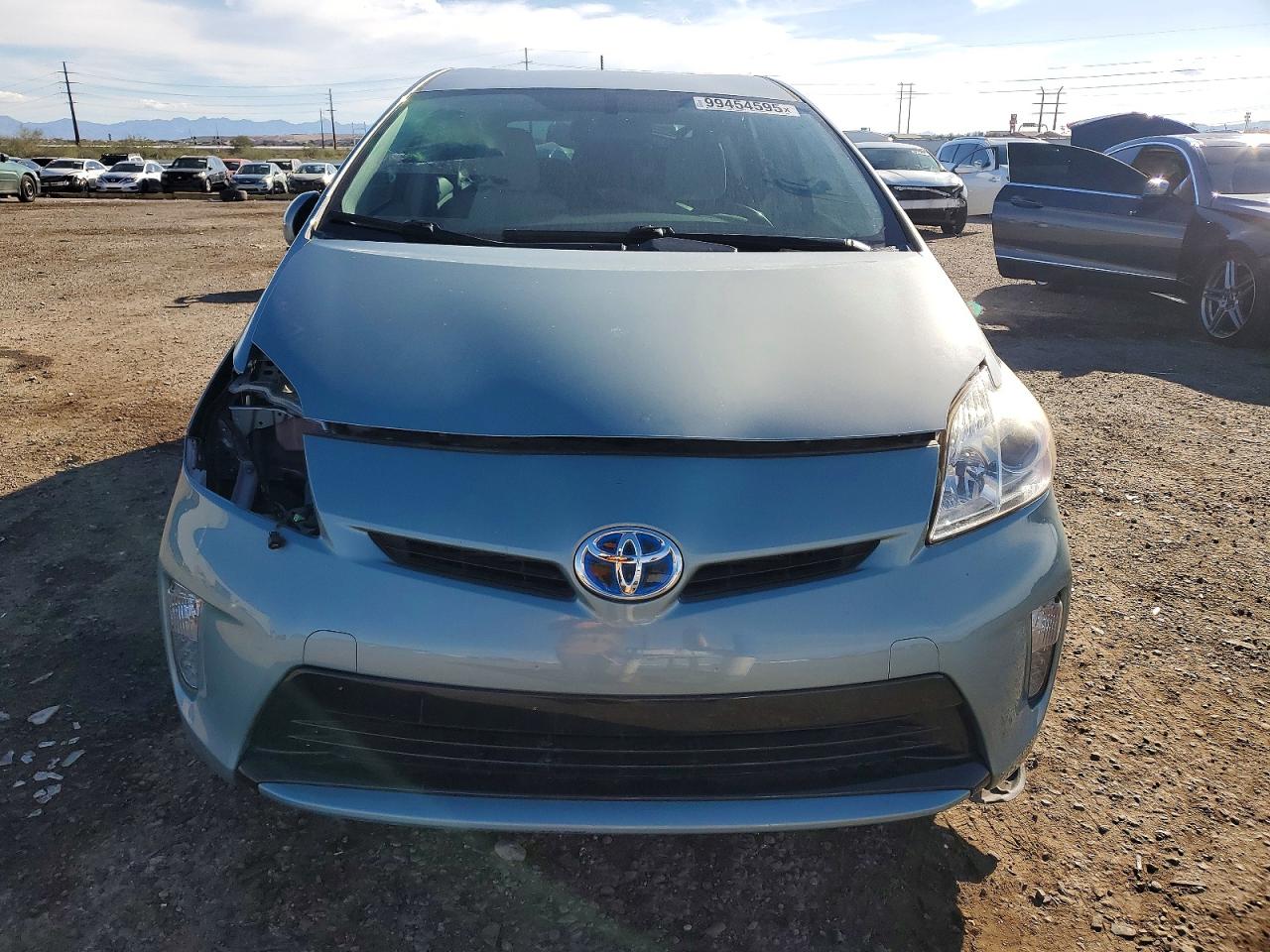 2015 TOYOTA PRIUS photo 5