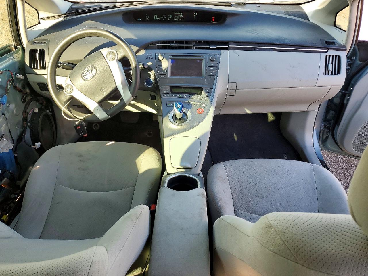 2015 TOYOTA PRIUS photo 8