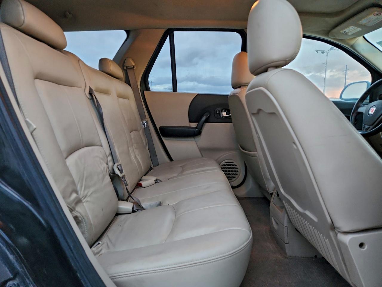 2005 SATURN VUE photo 11