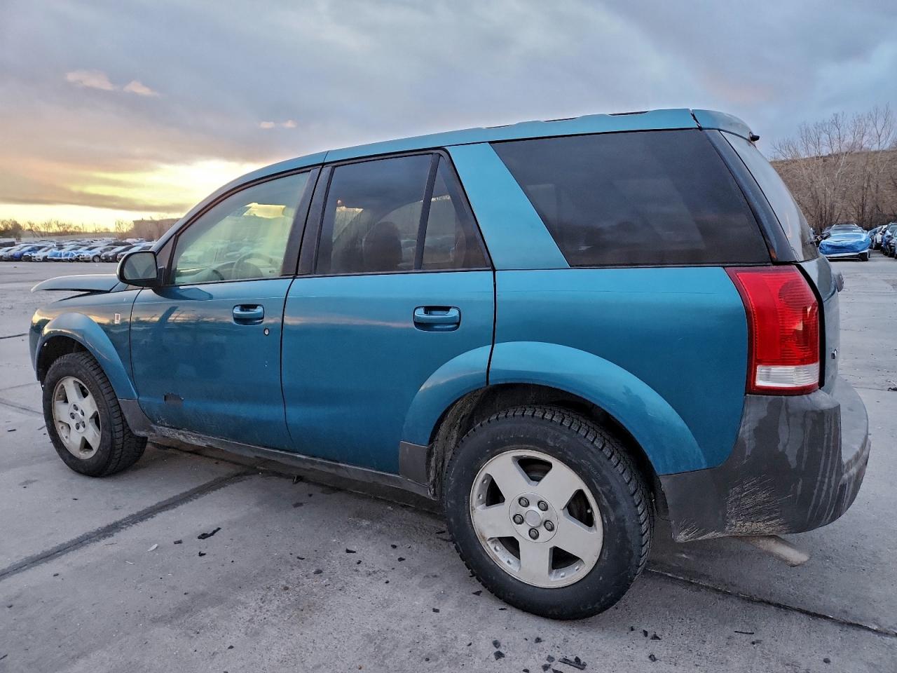 2005 SATURN VUE photo 2